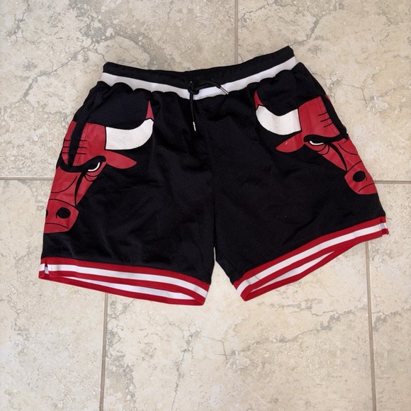 Ultra Game Other - Chicago Bulls NBA Mesh Shorts Black Ultra Game Size M Lined Pockets